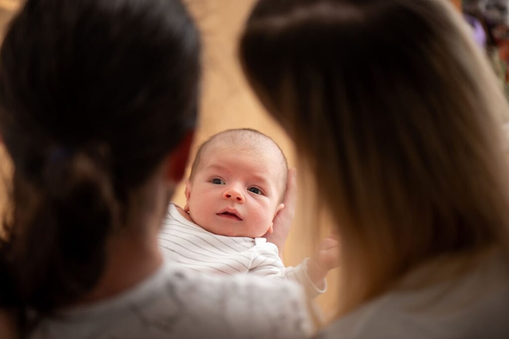 bebe cabeza pequeña