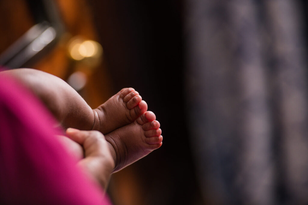bebe cabeza pequeña